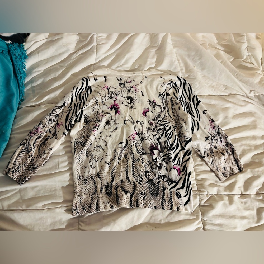 WHITE HOUSE BLACK MARKET, Floral Zebra Snakeskin Print Snap Cardigan Sweater, M - Picture 6 of 6